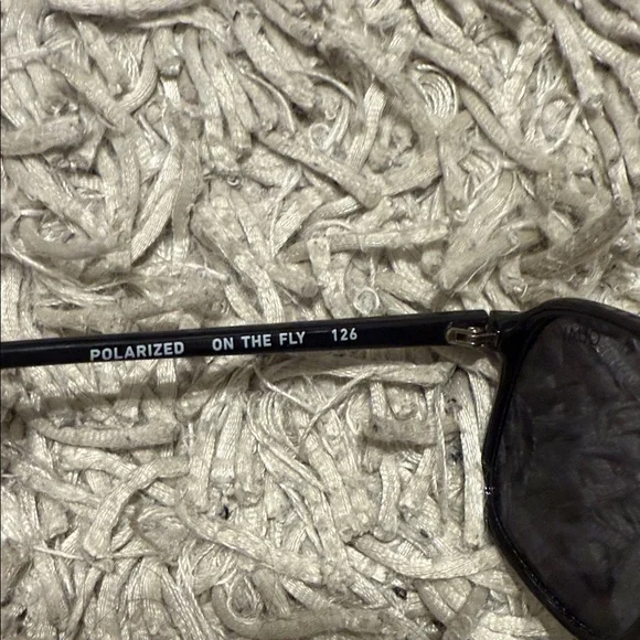 Quay Black Aviator polarized Sunglasses - Picture 4 of 6